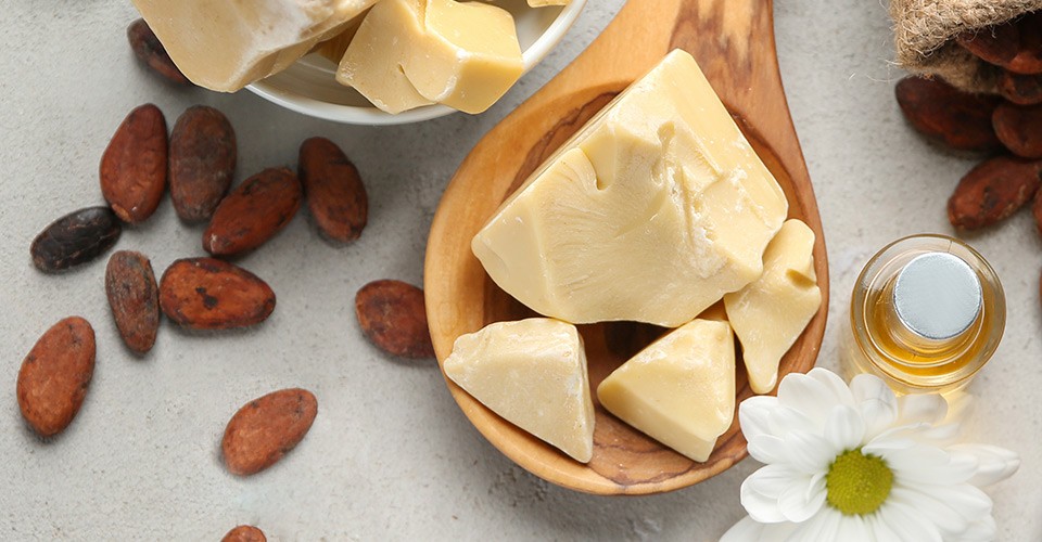 More hydrated and soft skin: the benefits of cocoa butter