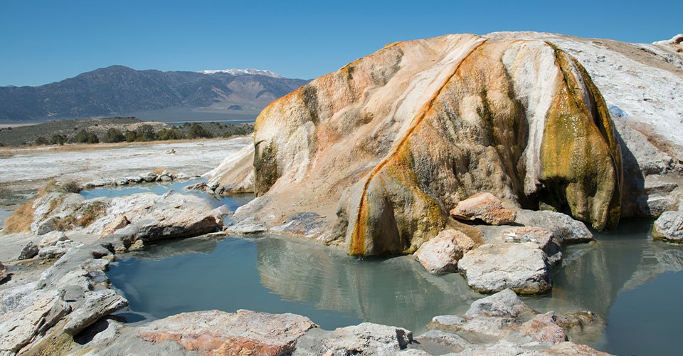 A journey into the world of American thermalism: the thermal springs of California