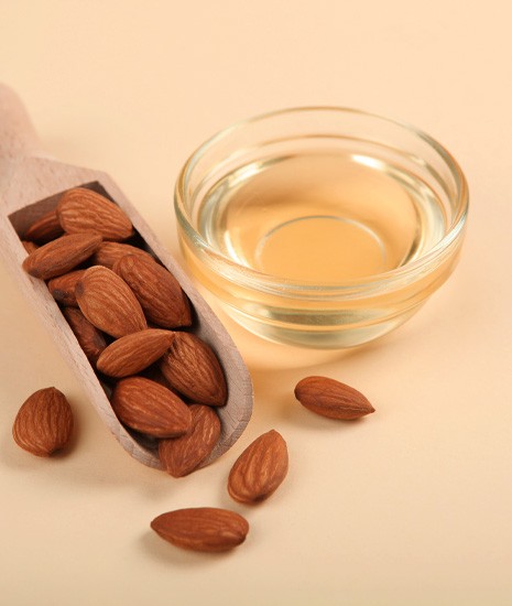 Sweet almond oil for face and body: the benefits for the skin you didn't know