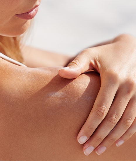 Come preparare la pelle al sole e all’estate: 4 consigli di Skincare per mantenerla in salute